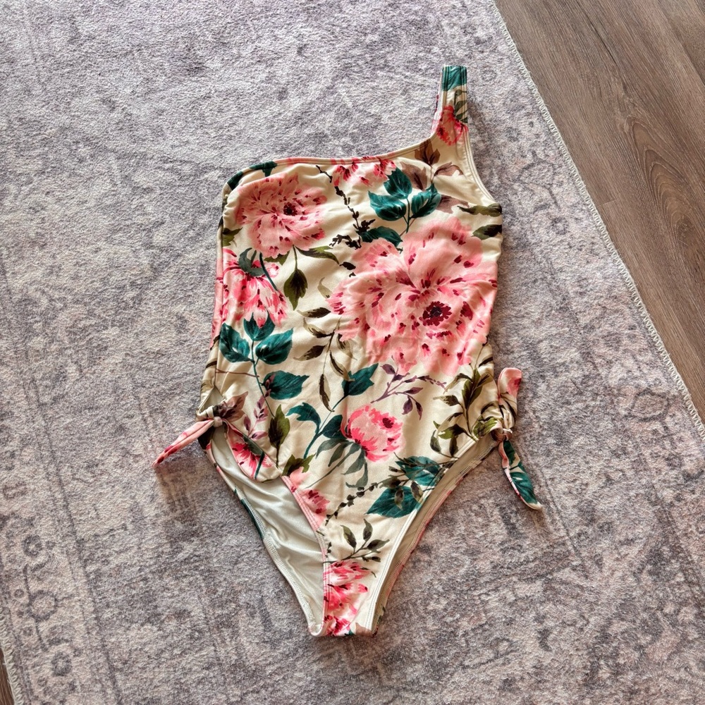 Abercrombie & Fitch One-Shoulder Floral Swimsuit • Small